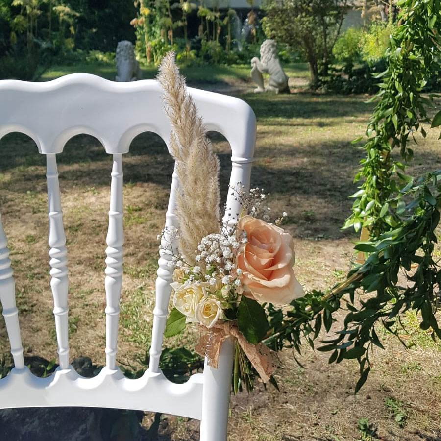 Décoration florale d'une chaise